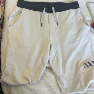 VUORI WOMEN’S JOGGERS